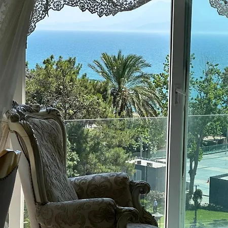 Konyaalti Plajina 10 Dakika Kral Dairesi アパート